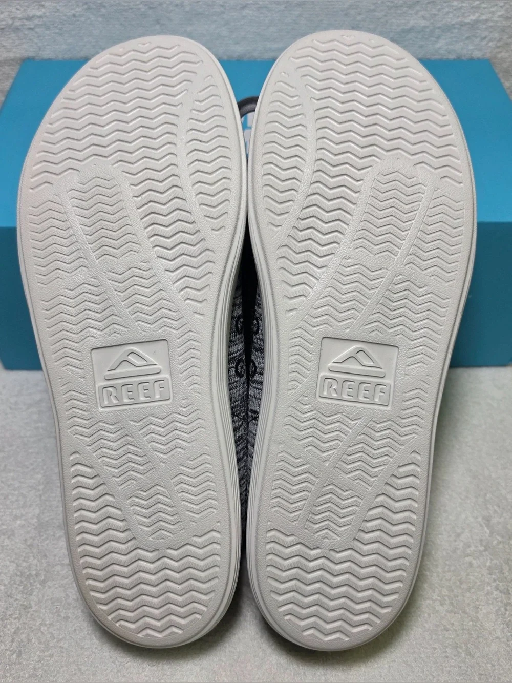 REEF Swellsole Neptune Men's Size 11 Gray Black Knit Lace-Up Sneakers New Box